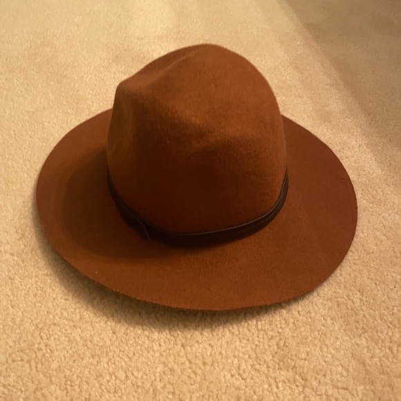 Cute hat - Picture 1 of 1